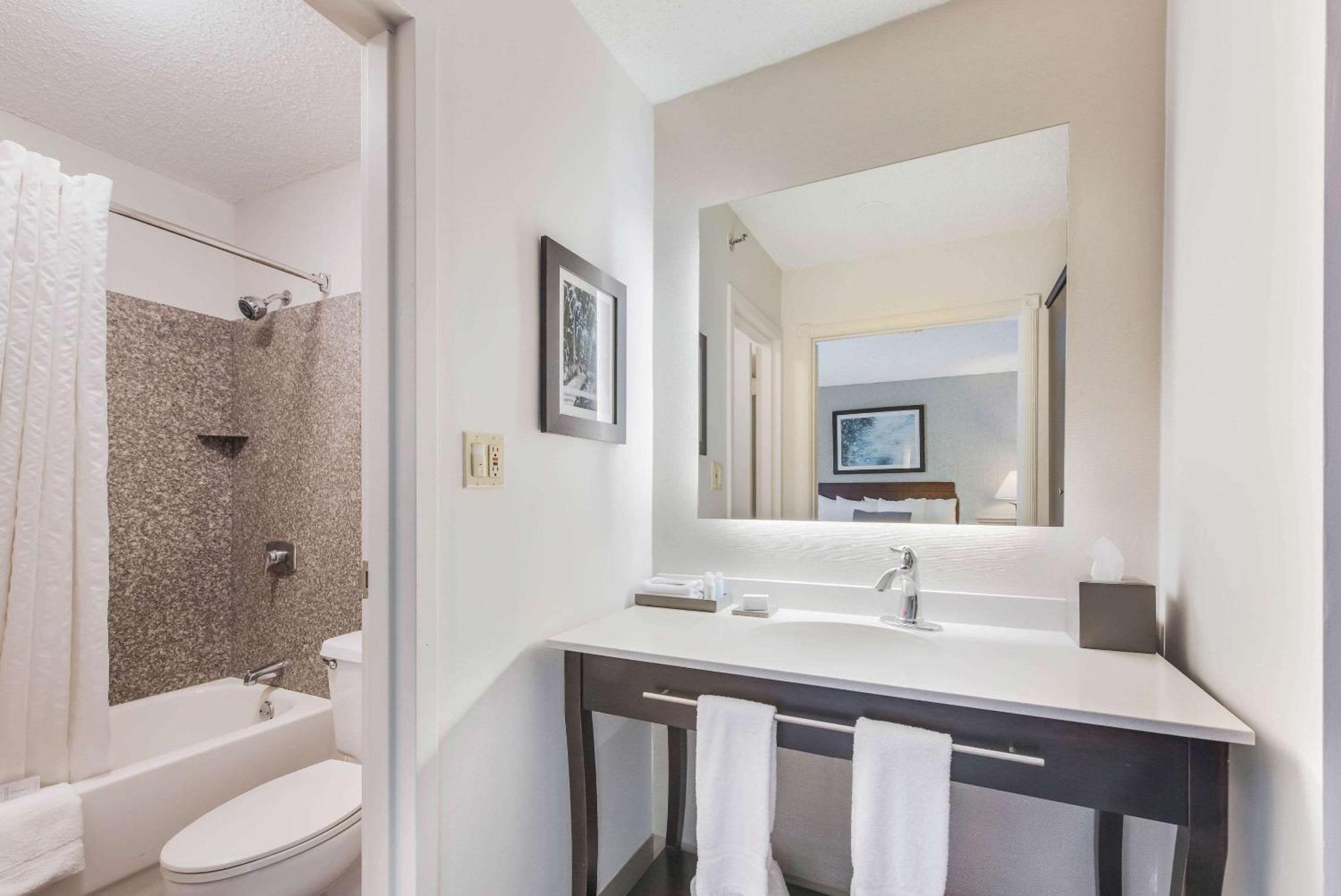 The Blu Hotel Blue Ash Cincinnati, Ascend Hotel Collection Exteriör bild