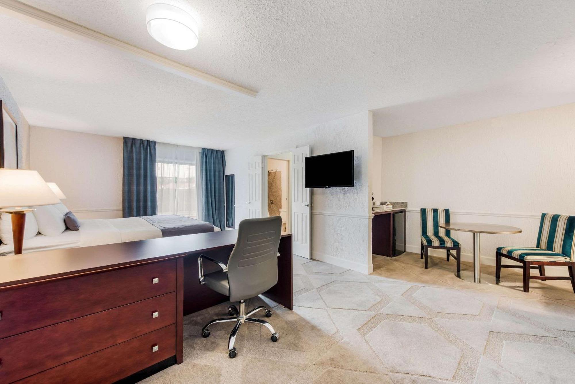 The Blu Hotel Blue Ash Cincinnati, Ascend Hotel Collection Exteriör bild