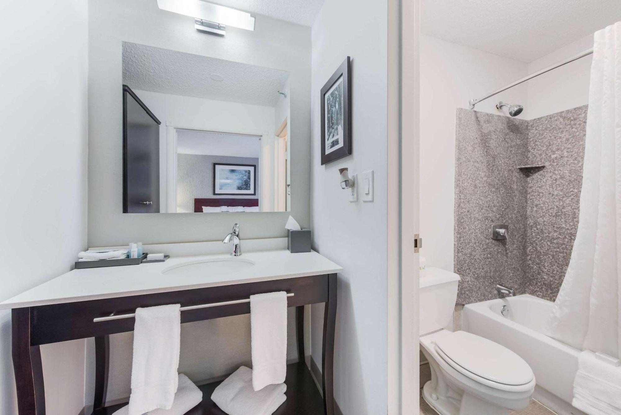 The Blu Hotel Blue Ash Cincinnati, Ascend Hotel Collection Exteriör bild